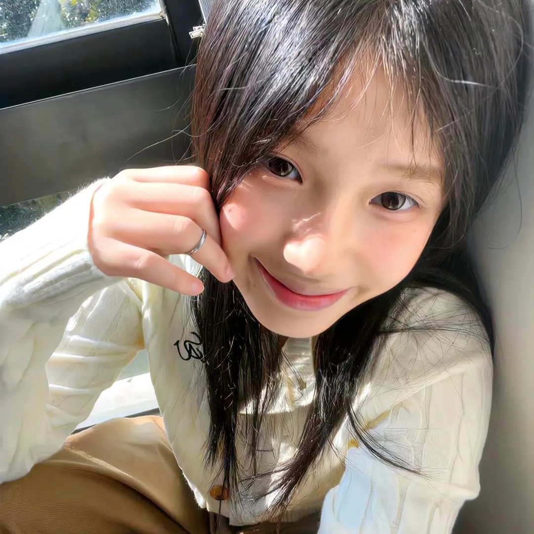 落在她身边